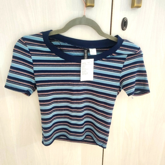 H&M crop top - Picture 2 of 3